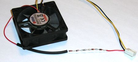 Exemple d´un ventirad monté avec 5 diodes 1N4148 (supportant 200 mA), avant de les protéger par de la gaine thermo